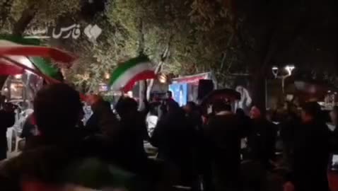   آغاز زندگی مشترک عروس و داماد اصفهانی در میدان مبارزه مردمی با دشمن