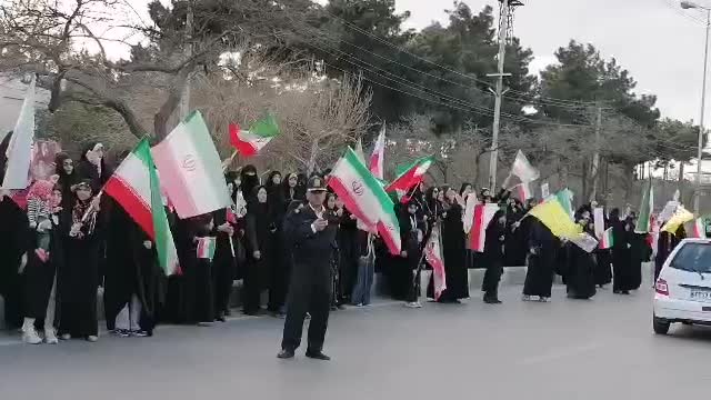 اجتماع مشهدی‌ها مقابل نیروگاه برق مشهد