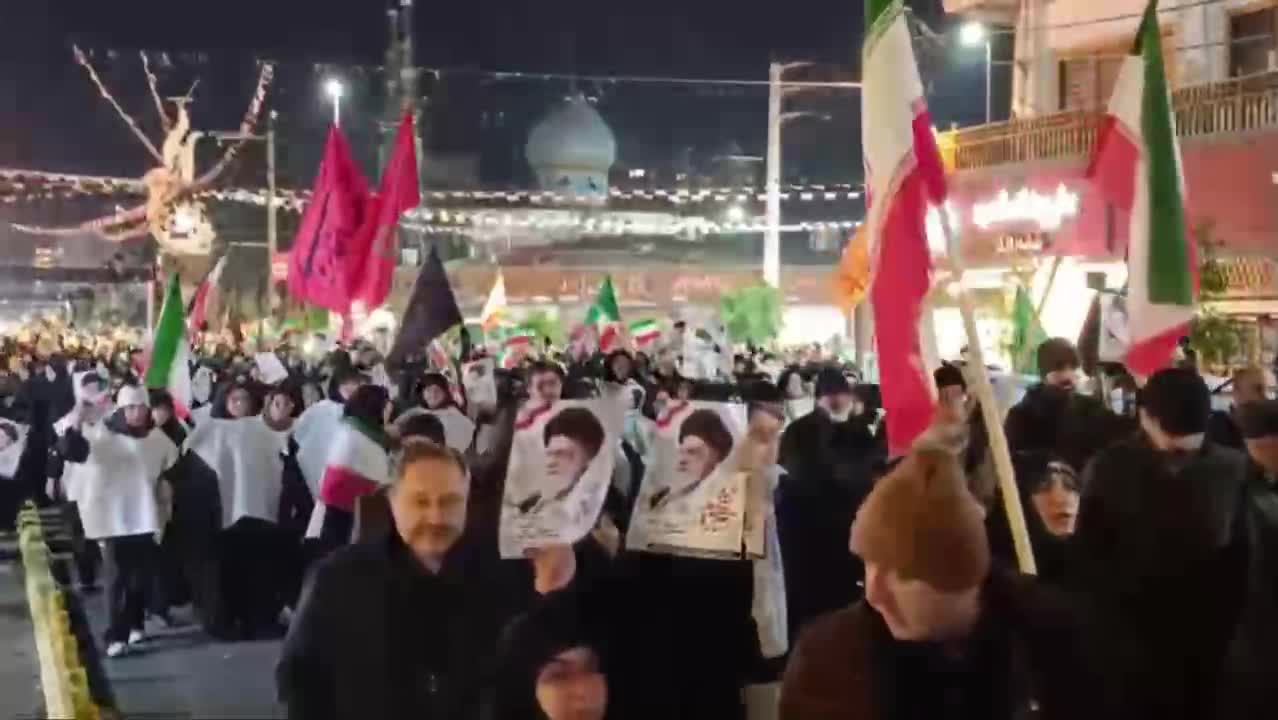   اجتماع پر شور مردم در میدان امام خمینی تنکابن