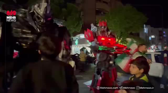   اجرای جالب رباتیک آدم آهنی آتش‌نشانی و پلیس در میدان هفت تیر
