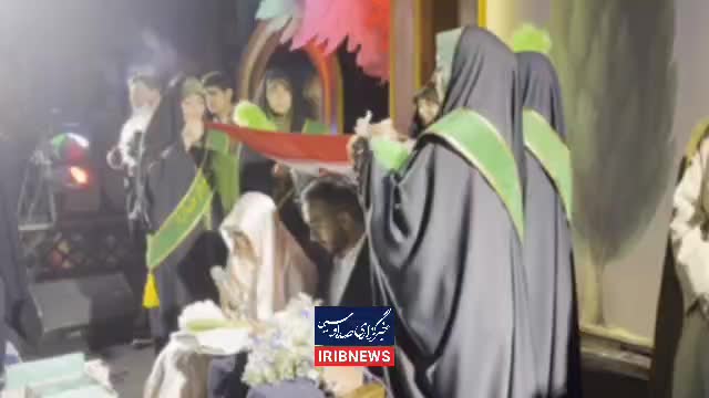 مراسم عقد یک زوج جوان در تجمع مردمی میدان نبوت تهران