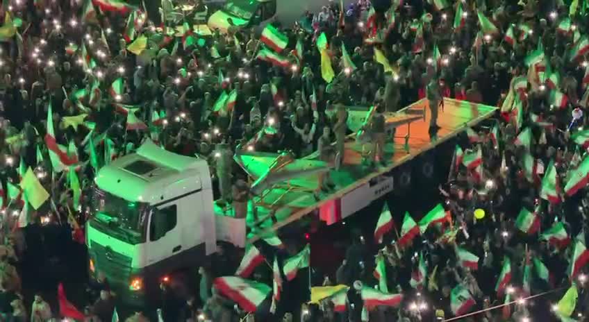 تصاویری از پهپاد‌های انتحاری آرش در تجمع میدان انقلاب تهران
