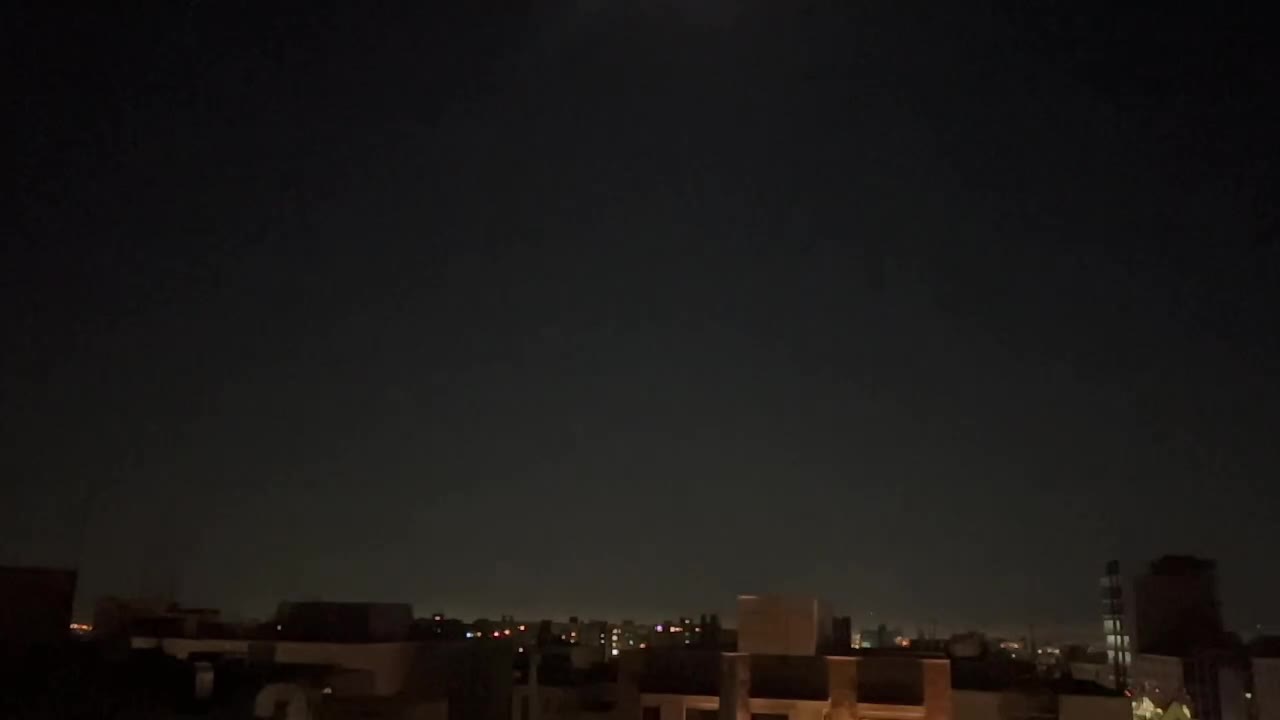   فوری؛ تصاویر تازه از فعالیت پدافند و ضدهوایی در آسمان تهران