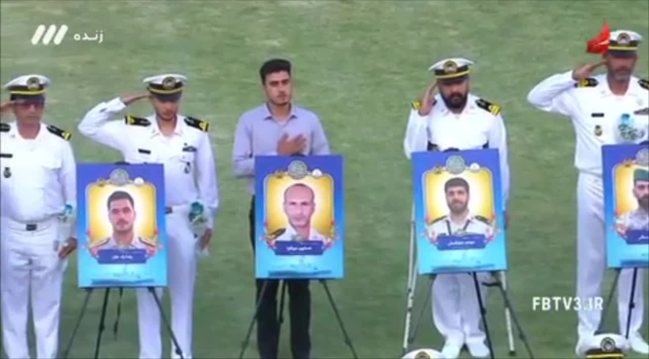 سلام نظامی ملوانان ناو دنا هنگام نواختن سرود ملی