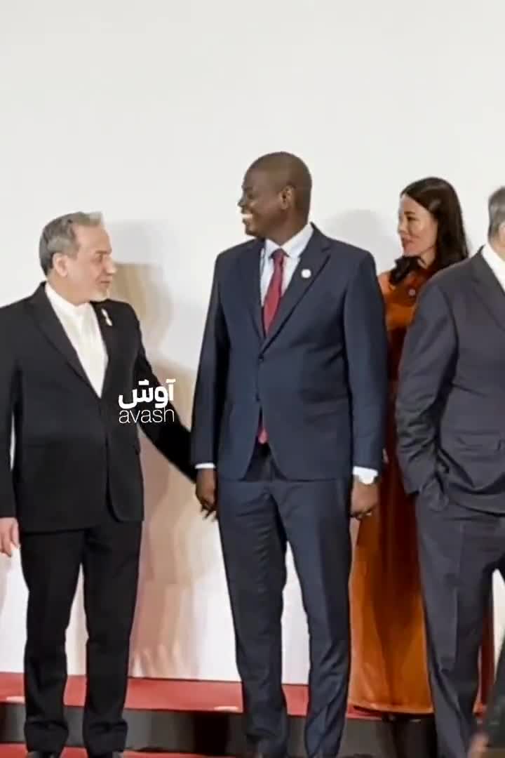  دست ندادن عراقچی با خانم وزیر خارجه ویتنام؛ رعایت پروتکل اسلامی توسط وزیر خارجه ایران