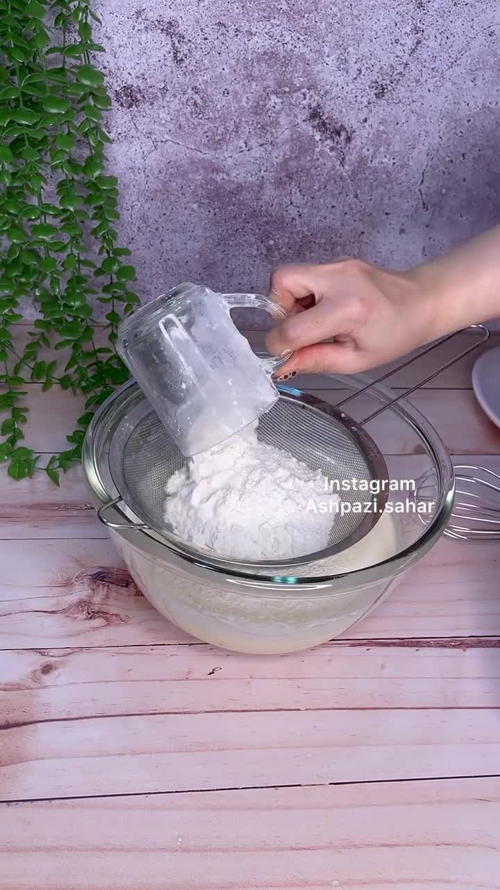 کیک کشمش و گردو یک انتخاب محبوب برای عصرانه‌های خانگی