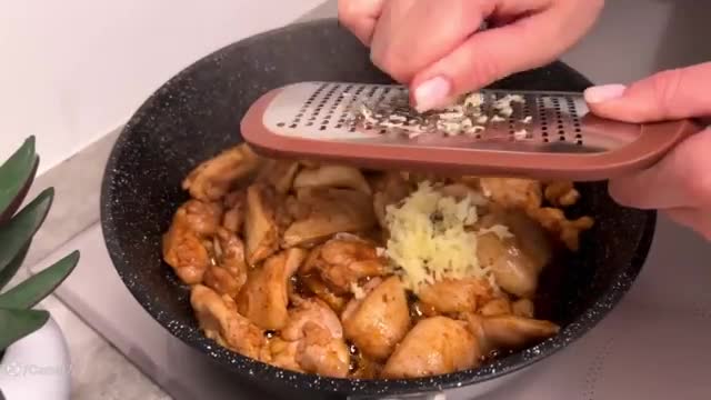 طرز تهیه مرغ خوشمزه رستورانی با یه سس فوری و خوش عطر