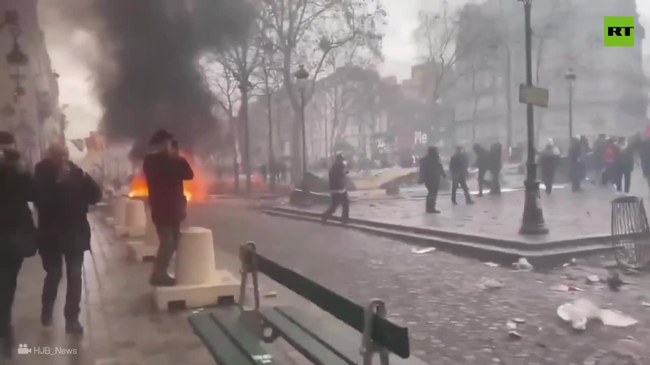   تصاویر تازه از شرایط پاریس بعد از قهرمانی PSG؛ بازداشت ۴۱۶ نفر توسط پلیس!
