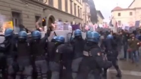 اعتراض خشونت بار در ایتالیا در مخالفت با رفراندوم قانون اساسی