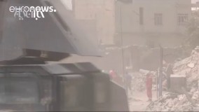 آب تنی خنده دار بچه فیل در استخر بادی اب