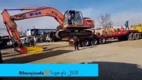 سقوط بیل مکانیکی هنگام بارگیری بر روی کشنده