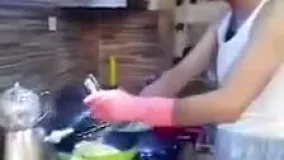 آقا دیگه با چه زبونی بگه زن ذلیله