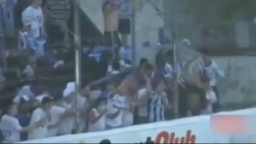 تیراندازی در زمین فوتبال/ برخورد گلوله با سر کی‌روش!