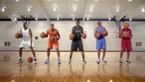 نواختن زیبای موسیقی جشن کریسمس با دریبل کردن توپ های بسکتبال !