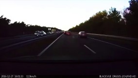 واکنش دیدنی راننده خودکار تسلا به هنگام تصادف