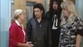 مردی که فقط سرش انسان است و بقیه بدنش شاخ و برگ