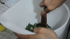 کوکو سبزی با گردو و زرشک