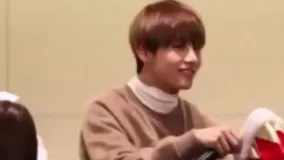 bts V's reaction when fanboy yelled