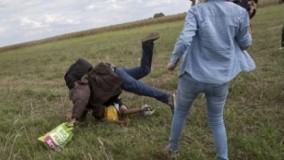 سه سال حبس تعلیقی برای فیلمبرداری که به پناهجوی سوری پشت پا زد