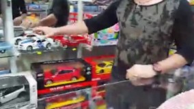 شعبده بازی تعقیب کارت انتخابی تماشاچی با ماشین پلیس 