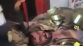  فیلم نجات یک آتش‌نشان در حادثه آتش سوزی ساختمان پلاسکو