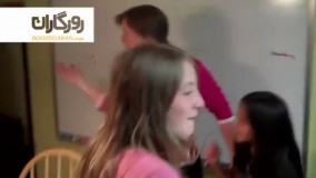 خانواده‌ای این دختر را به فرزند خوانده‌گی پذیرفتند.و در شب کریسمس هدیه‌ای به او دادند که برایش باورکردنی نبود