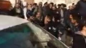 آمبولانس برای امداد رسانی و عبور از جمعیت به خواهش کردن افتاده...  کی اینقدر بیشعور شدیم!!!؟  