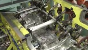 یکی از سالن های تولید بنز در آلمان