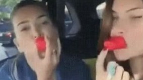 پروتز لب !????????  فقط تهش????????