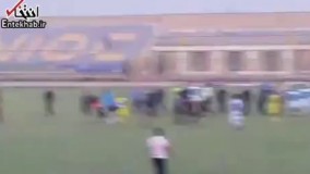 فیلم/ وقتی زمین فوتبال به میدان جنگ گلادیاتورها تبدیل می‌شود!