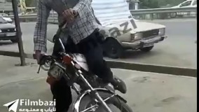 ادعا نكن موتور سوارى   اگه تونستى مثل اين موتور سوارى كنى انوقت بيا حرف بزن