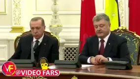  چرت زدن اردوغان در نشست خبری با رئیس‌جمهور اوکراین!  ????پترو پروشنکو به میز ضربه می‌زند تا اردوغان ر