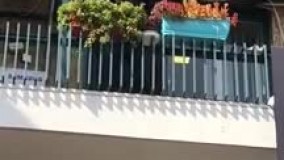 نوحه‌خوانی محمد بحرانی(صداپیشه جناب‌خان) در خانه اطعام محبان اهل بيت(ع)، ظهر تاسوعا