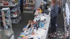 معلومه دزده خیلی بستنی  دوست داره 