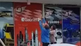 آخه کدوم احمقی زیر مبل وا میسه