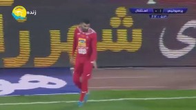 پرتاب اشیاء از سوی هواداران استقلال و پرسپولیس