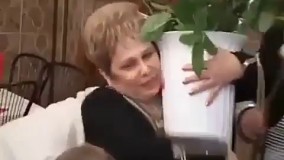 سگ بگیره جو نگیره پشتشو به خاک زد