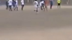 دروازه‌بان موقع زدن ضربه کرنر برای کمک به تیمش رفته جلو فقط نحوه برگشتنش به دروازه‌ خودشون، که در تا