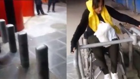 مشکل یک بانوی کم توان حرکتی، با درگاه عبور کم توانان حرکتی که شهرداری ساخته است   