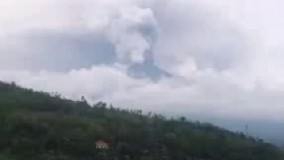 فیلم/ لحظه فعال شدن آتشفشان آگونگ در اندونزی 