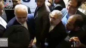 فیلم/ درخواست یک روحانی از ظریف در نمایشگاه مطبوعات و خبرگزاری‌ها