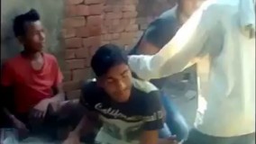 پسری که صبح به مدرسه نرفته پدرش اون رو در جمع دوستانش مي بينه اما با برخورد خوبش مانع از .....