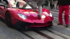 کار درستی نیست از رو ماشین کسی فرار کردن  