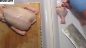 اگر تا به الان مرغ خورد نکرده اید با دیدن این ویدیو خوردن کردن اصولی را یاد بگیرید.