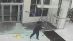  حادثه عجیب، خفن و خنده دار داغون شدن سر مرد بیچاره!