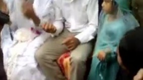  دندان گرفتن دست داماد توسط عروس