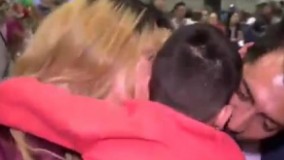 لحظه آزادی کودک پنج ساله ایرانی در فرودگاه واشینگتن