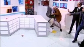 ویدیو/دعوای دو کارشناس مصری با پرتاب صندلی در برنامۀ زنده هنگام بحث درباره شیعیان 