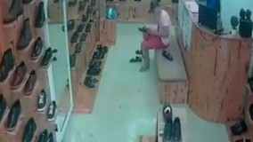  دزدی حرفه ای از مغازه دختر :) 