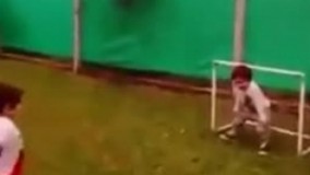  :: مسی و رونالدو دوران بچگی طنز D: ::